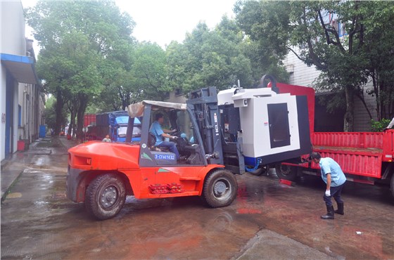 防汛期間，皖南電機轉移重要設備至安全地帶